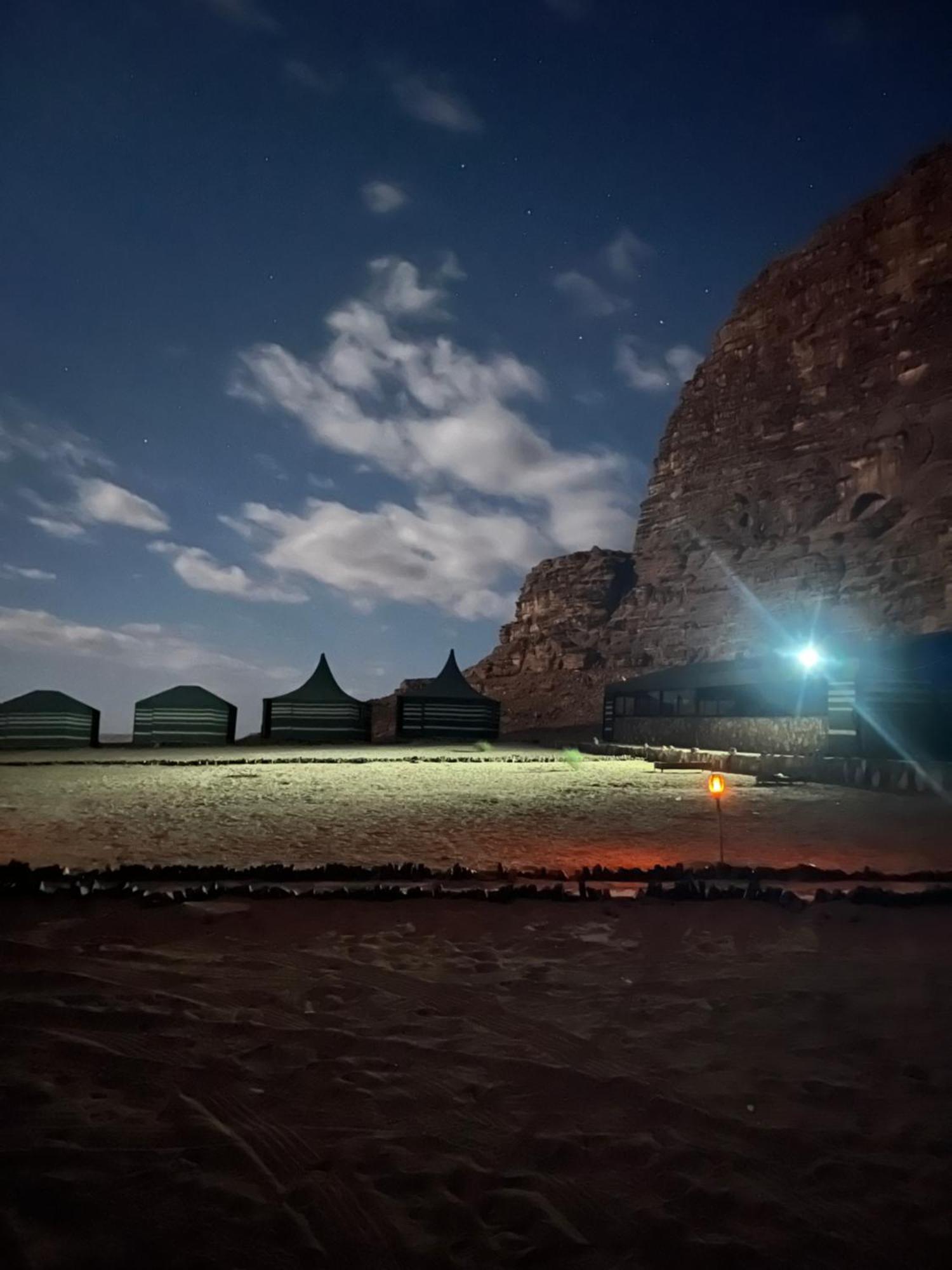 Desert Stars Rum Camp วาดิรัม ภายนอก รูปภาพ